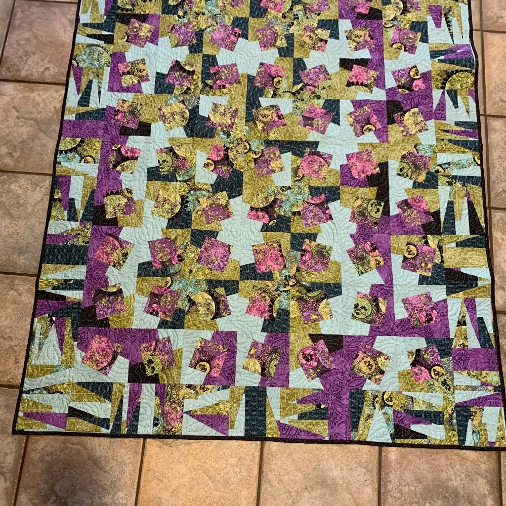 New Completed Abstract Handmade Lap Throw Quilt 57" x 68" "Confusion" pattern